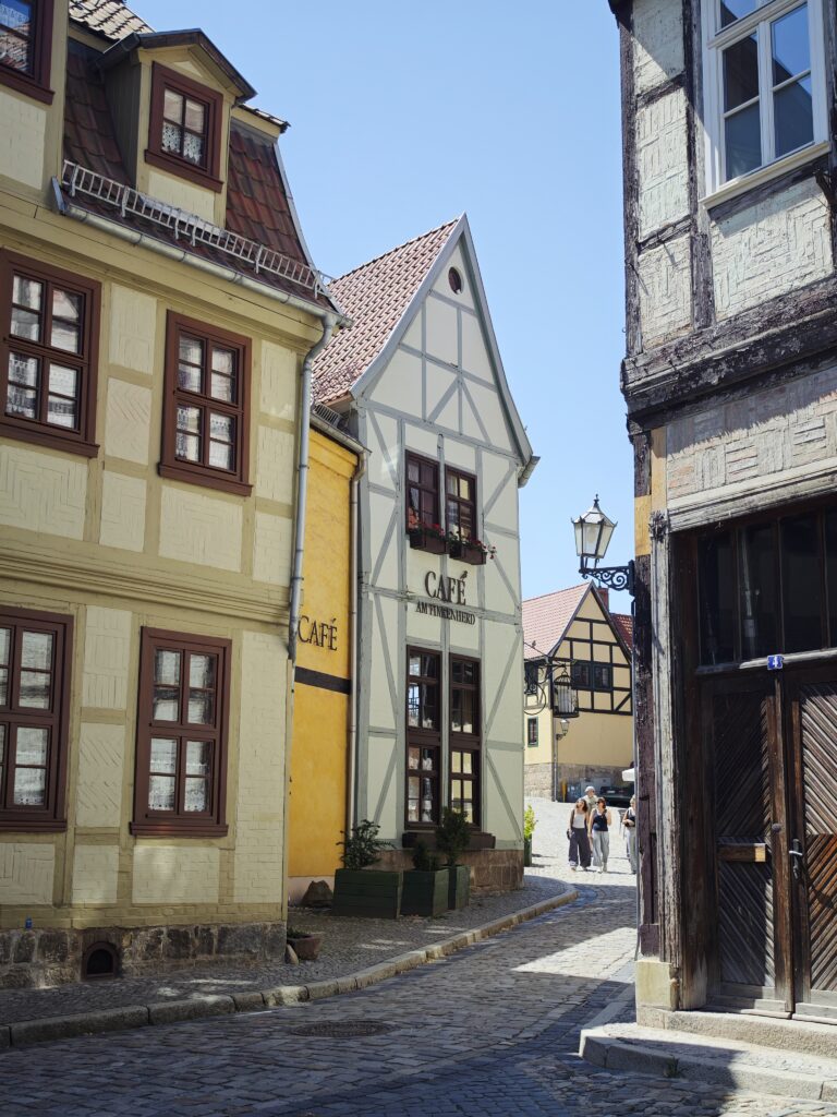 Hier geht der Finkenherd über in den Platz am Schlossberg Quedlinburg