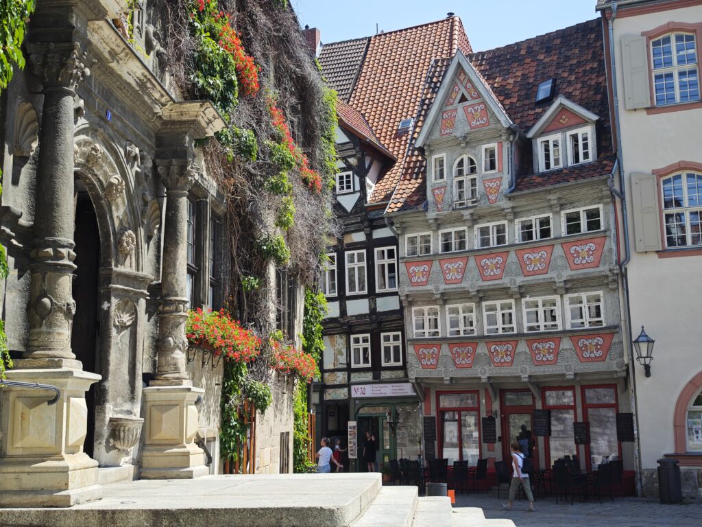Blick von der Rathaus Fassade am Marktplatz Quedlinburg