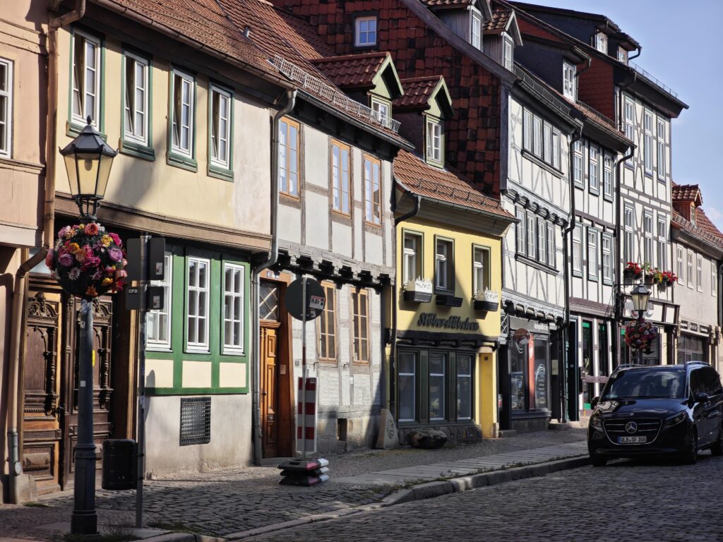 In der Pölkenstraße reiht sich Fachwerkhaus an Fachwerkhaus - typisch für die Altstadt Quedlinburg