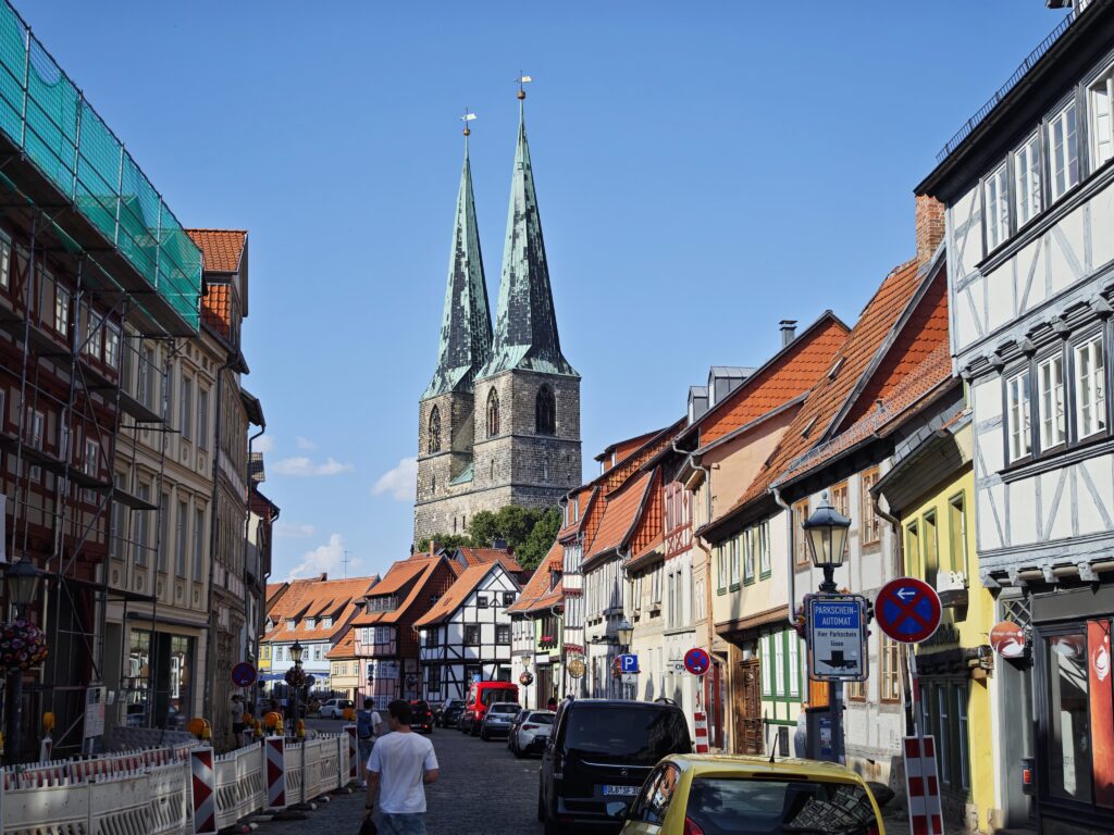 Pölkenstraße Quedlinburg mit Blick auf die St. Nikolaikirche